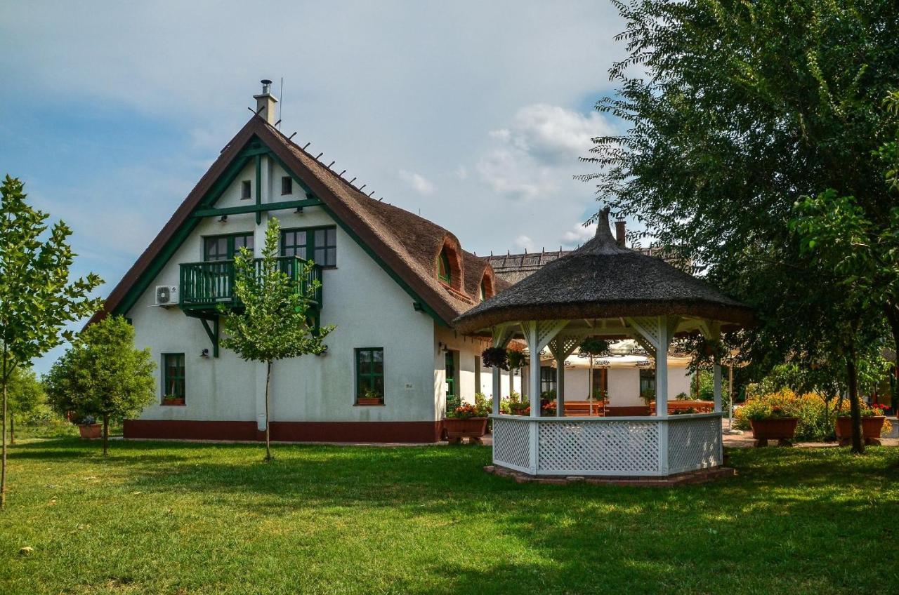 Antal-Tavi Fogado Es Horgaszparadicsom Szentes Exteriér fotografie